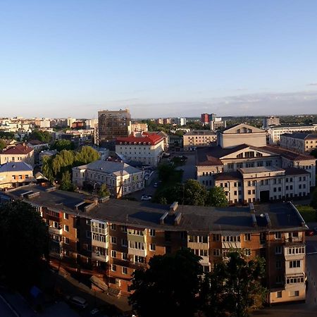 Чудова Квартира В Центрі Міста Riwne Exterior foto