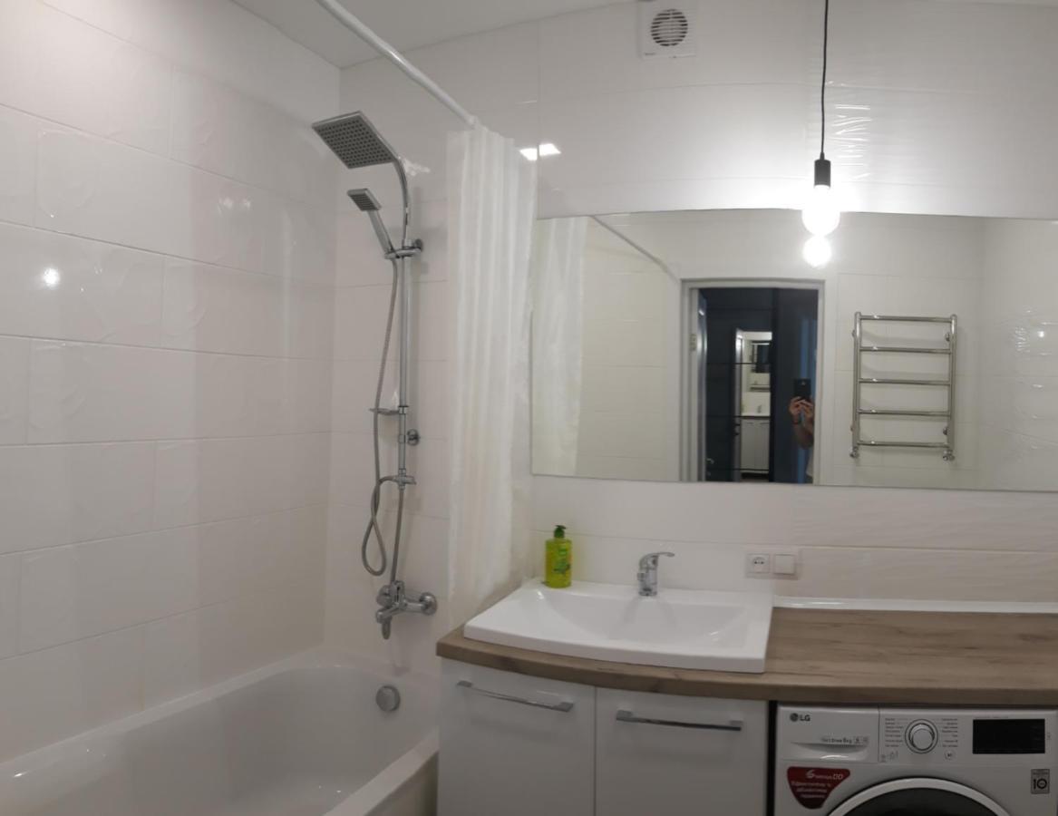 Чудова Квартира В Центрі Міста Riwne Exterior foto